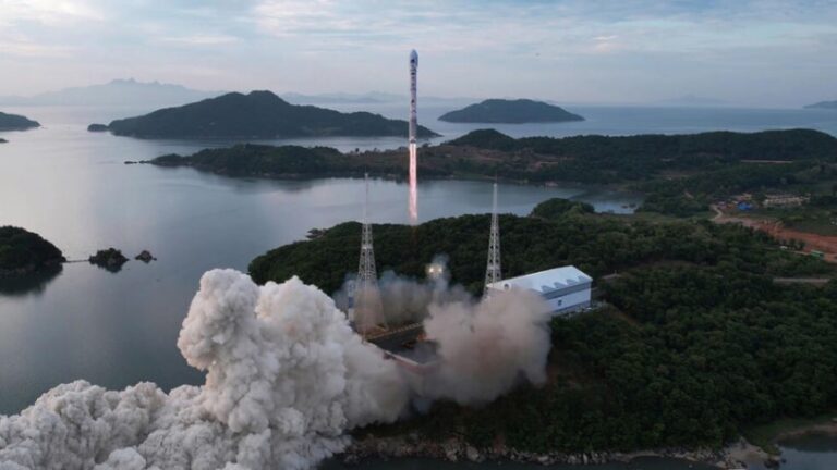 Kim Jong Un celebra la nueva era como «potencia espacial» de Corea del Norte