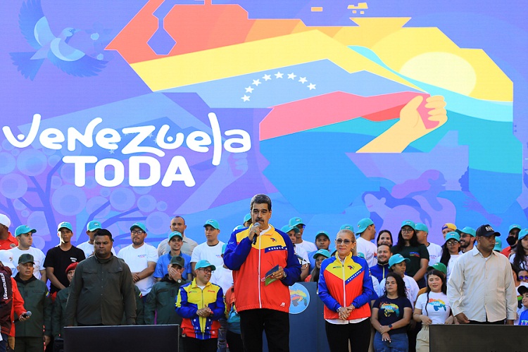 Maduro llama a la oposición a salir a defender el Esequibo
