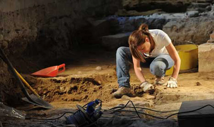 Encontraron una botella con 7.000 años de antigüedad
