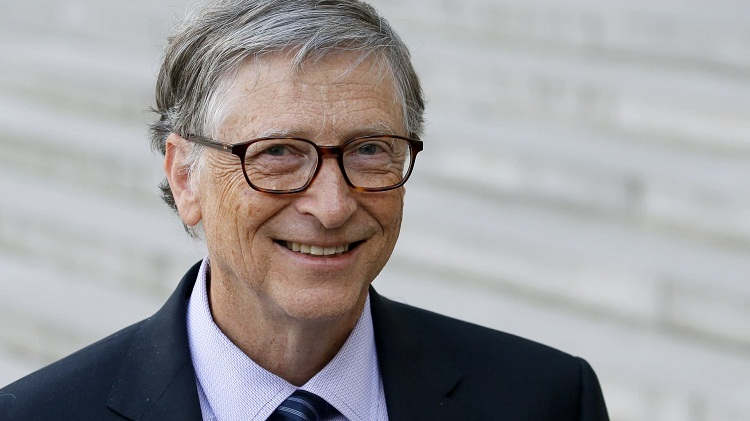 Bill Gates dice que usar IA podría llevar a una semana laboral de 3 días