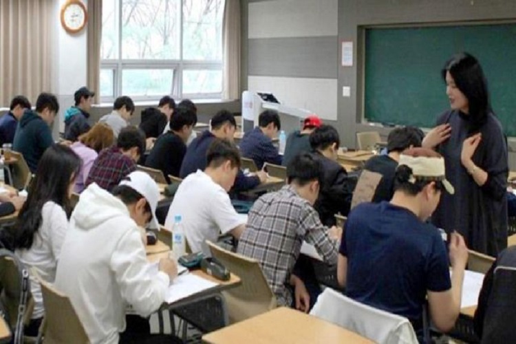 Era uno de los más díficiles del mundo: Estudiantes de Corea del Sur demanda al Gobierno porque su examen terminó 90 segundos antes