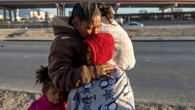 Un juez prohíbe la separación de familias migrantes en la frontera sur de Estados Unidos