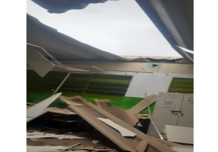 Reportan desplome parcial del techo de la escuela Lucas Guillermo Castillo de Coro