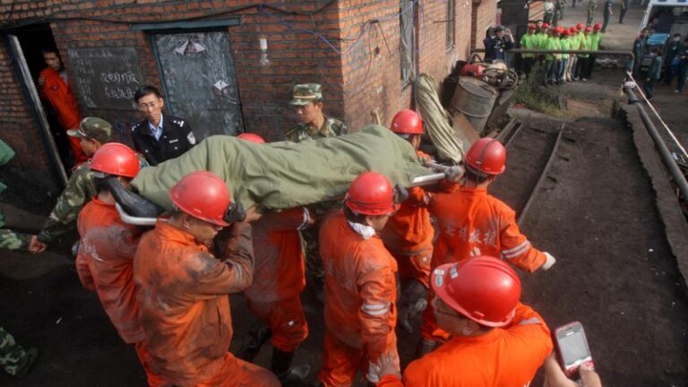 Al menos 12 muertos deja accidente en una mina de carbón en China