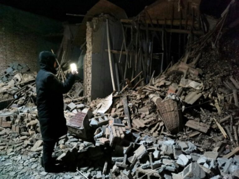 Asciende el número de los muertos por el terremoto en el noreste de China
