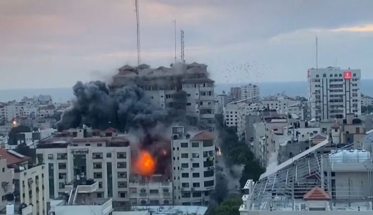 El gobierno de Hamás anuncia más de 60 muertos en bombardeos israelíes contra Gaza