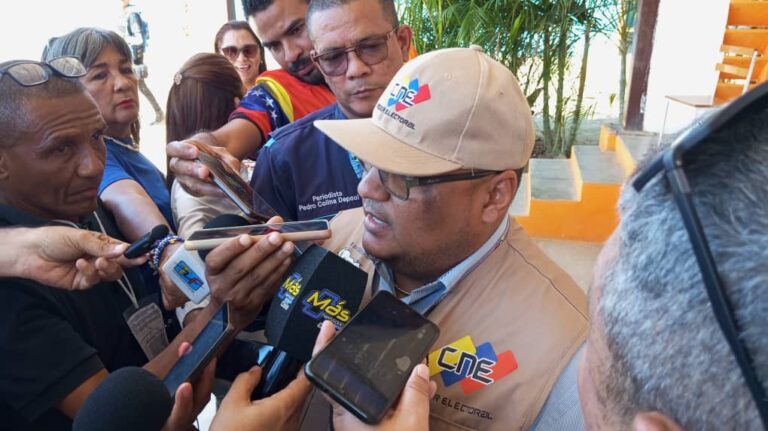 Rector del CNE en Falcón indica que proceso de Referéndum será hasta las 6:00 pm si no hay electores en cola