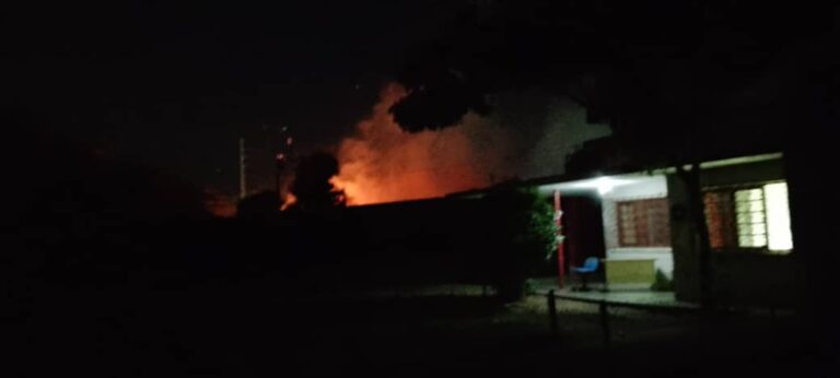 Bomberos Urbanos de Coro controlan incendio en habitación del Hotel El Pariente