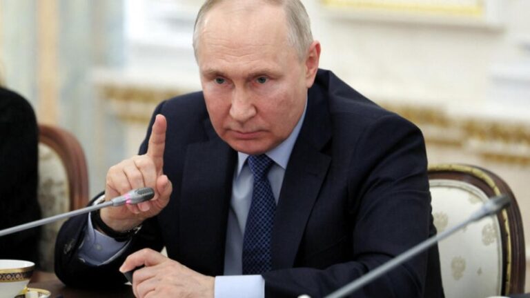 Putin promulga una ley para confiscar bienes de detractores del ejército ruso