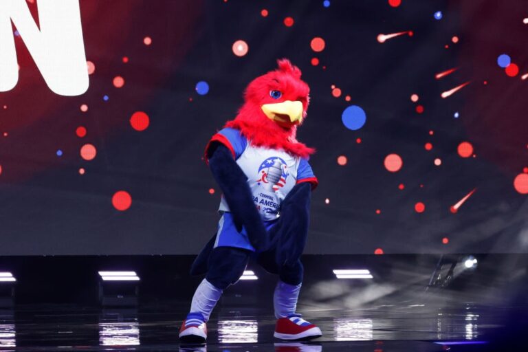Conmebol presentó a «Capitán», la mascota de la Copa América 2024