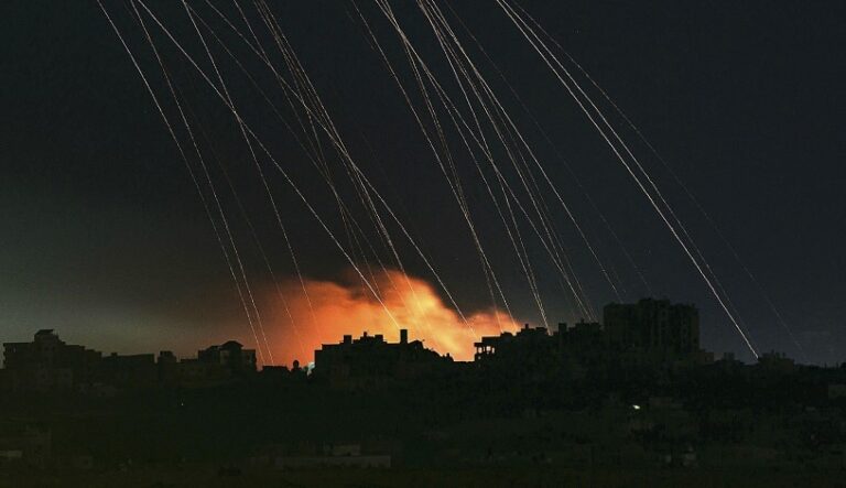 Israel intensifica los bombardeos en Gaza pese a las discrepancias con EEUU