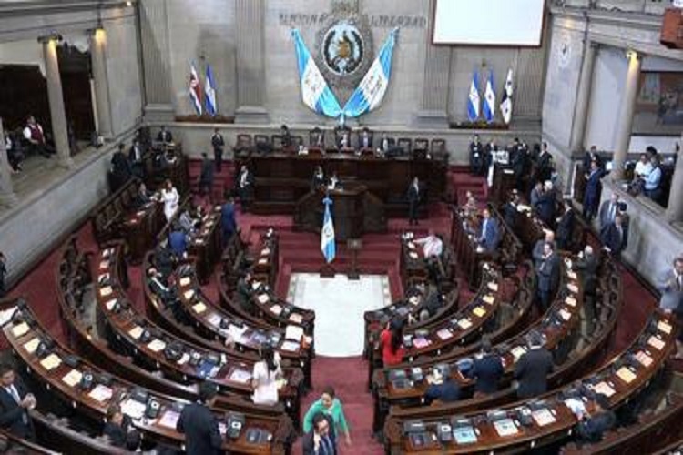EEUU prohíbe la entrada al país a 300 guatemaltecos, incluidos 100 diputados