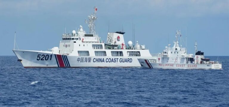 China afirma que sus maniobras contra buques filipinos fueron «profesionales» y «moderadas»