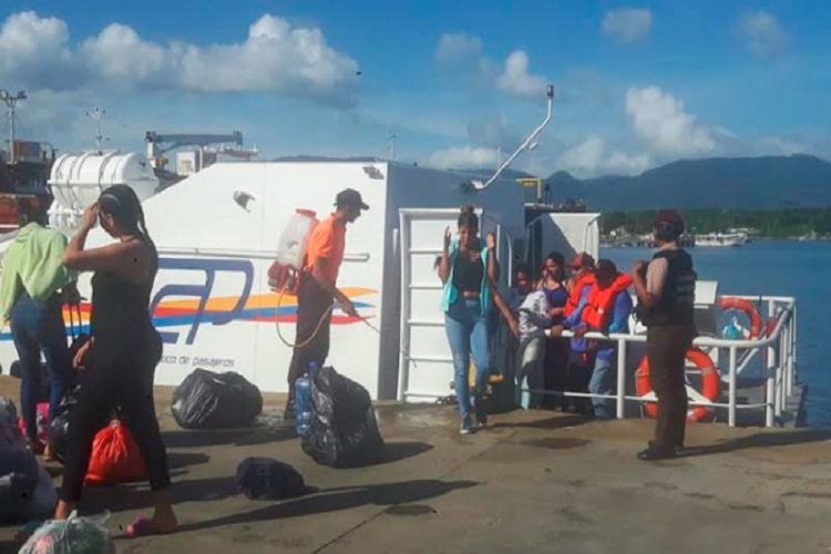 Retornan 170 migrantes venezolanos retenidos en Trinidad y Tobago