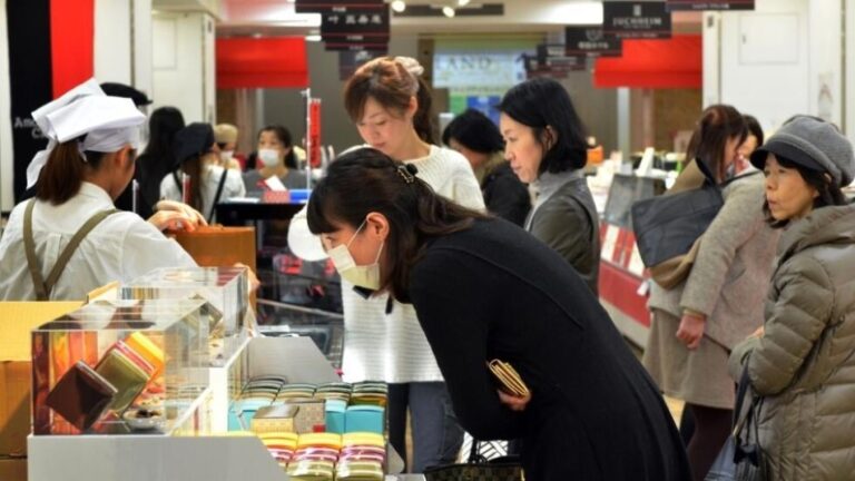 Escándalo en Japón por caso de los pasteles de Navidad «deformados»