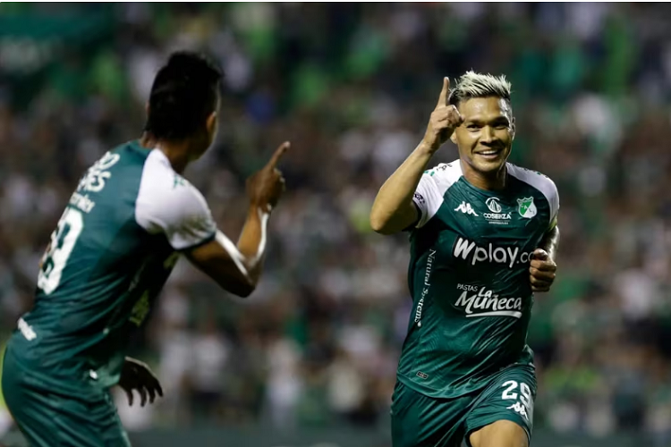 Futbolista Teo Gutiérrez sancionado por «manosear» a una mujer en pleno partido