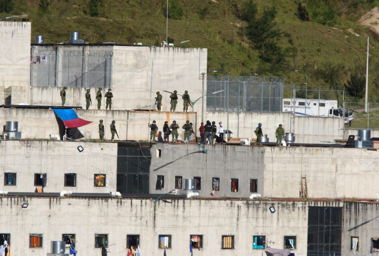 Presidente de Ecuador anuncia la deportación de 1.500 presos peruanos, colombianos y venezolanos