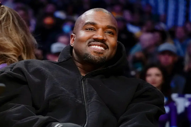 Kanye West lanzó una colección de zapatos con forma de calcetines en 200 dólares
