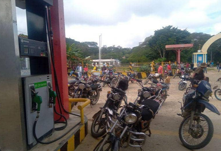 Daños en surtidor deja a 550 conductores del municipio Unión sin acceso a la gasolina 