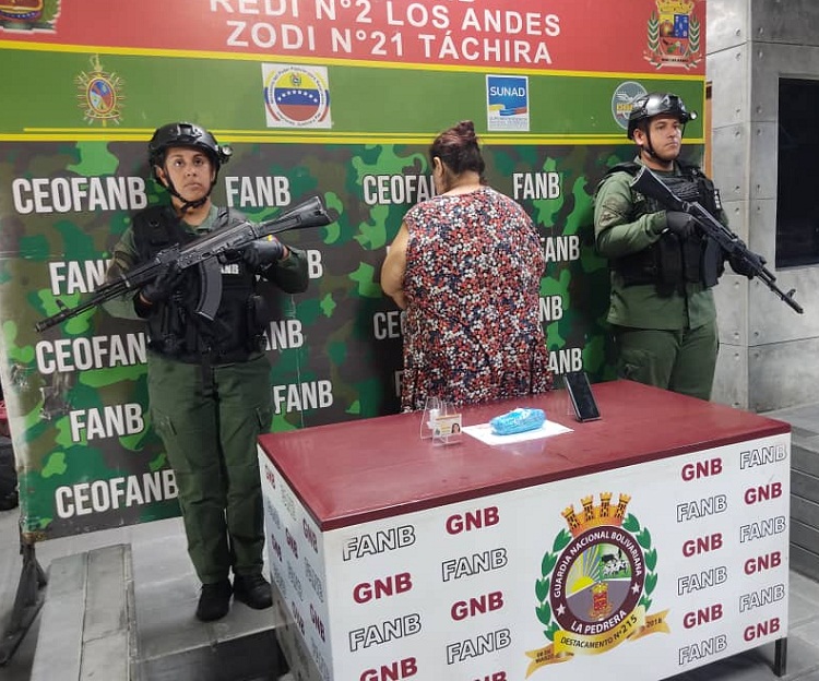 GNB detiene en Táchira a una mujer que llevaba droga hacia Barinas