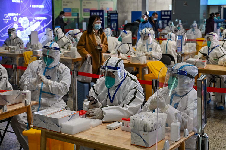 Científicos chinos estarían experimentando con cepa mutante del coronavirus que ataca el cerebro