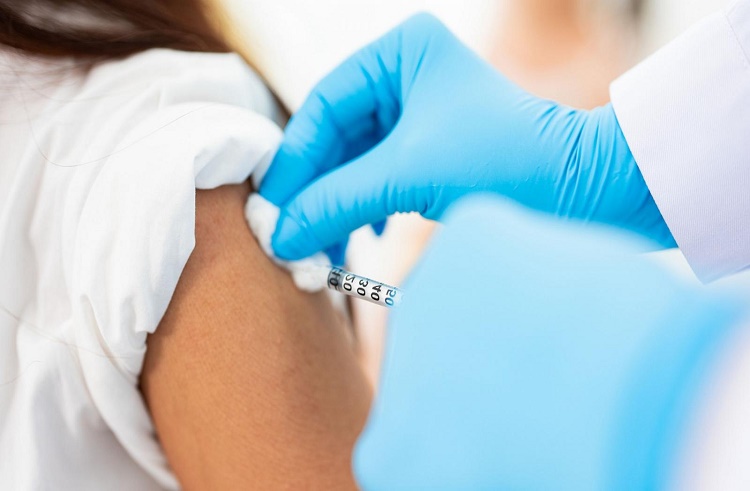 Vacuna para tratar el cáncer promete minimizar efectos secundarios: se acerca fase 3 de ensayos clínicos