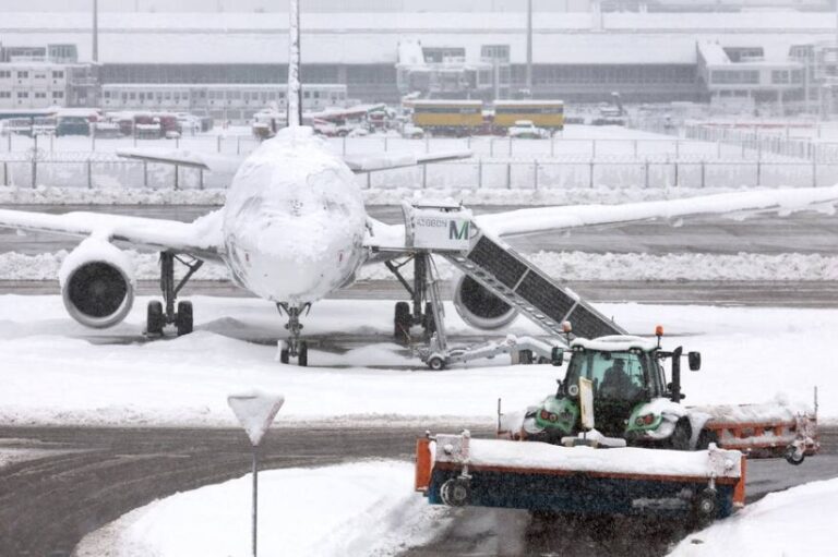 Cancelan más de 600 vuelos en Alemania por el hielo y la nieve