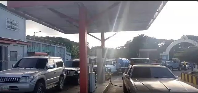 Arreglan dispensadores de combustible en estación de servicio del municipio Unión