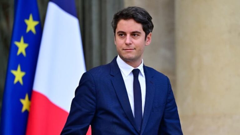 Macron nombra al primer ministro más joven de Francia para relanzar su mandato
