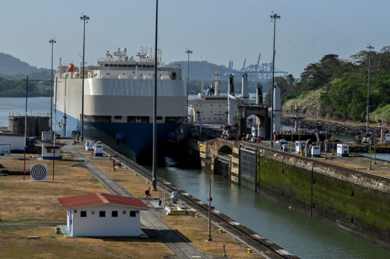 El Canal de Panamá incrementa el tránsito de buques por un aumento en el nivel del agua