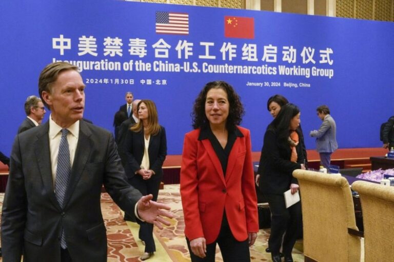 China y EEUU inician conversaciones para frenar producción de fentanilo