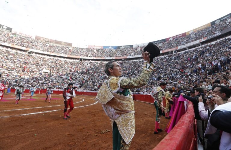 Las corridas de toros vuelven a Ciudad de México en medio de protestas