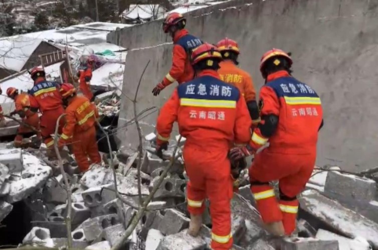 Derrumbe sepulta a 47 personas en suroeste de China