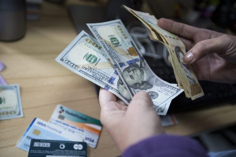 Fedecámaras: Un 65% de las operaciones del sector privado se realizan en divisas