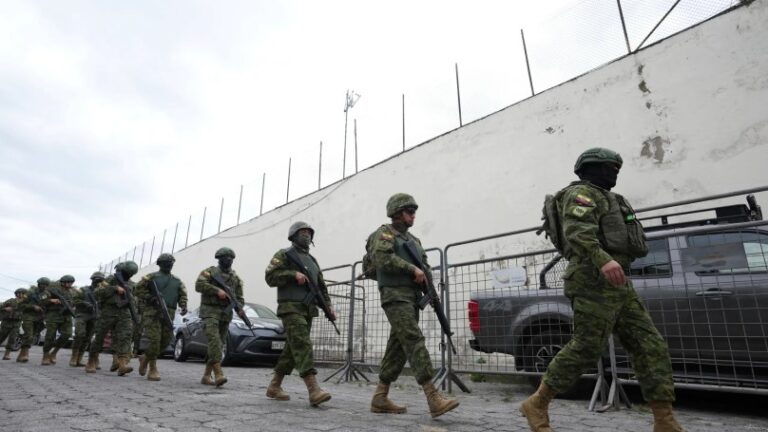 Ejército de Ecuador: «No vamos a retroceder ni a negociar»