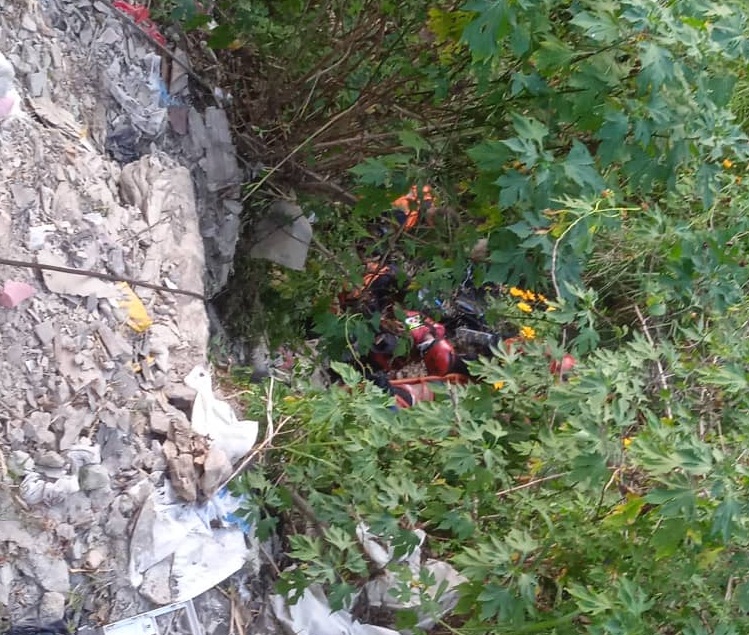 Bomberos extraen cadáver de zona boscosa en El Hatillo