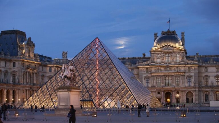 La entrada al museo del Louvre aumenta un 30%