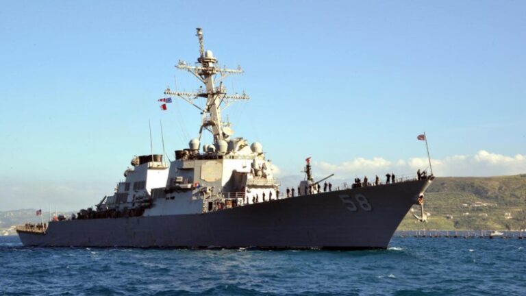 EEUU derriba un misil disparado contra un navío estadounidense desde Yemen