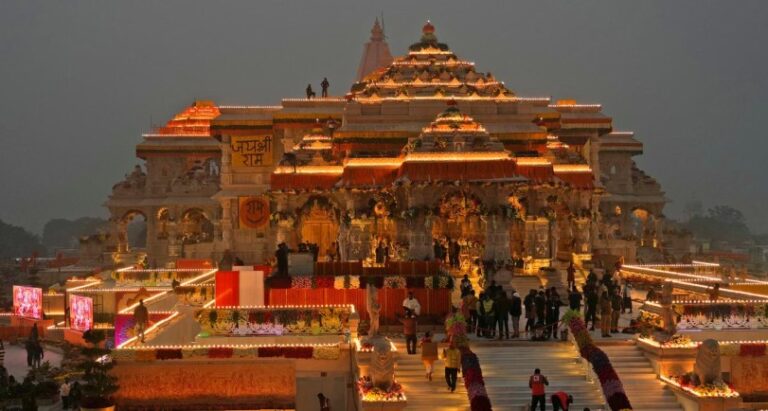 India se paraliza por inauguración de histórico templo hindú
