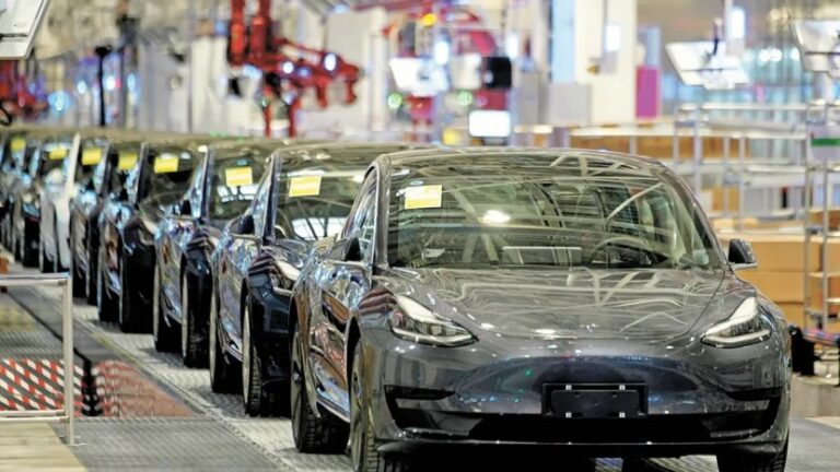 Tesla suspende producción en Alemania por escasez de piezas