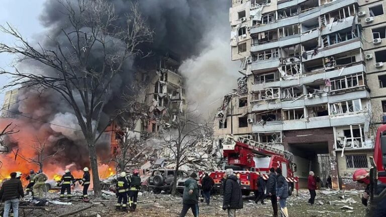 La capital de Ucrania amanece con explosiones masivas
