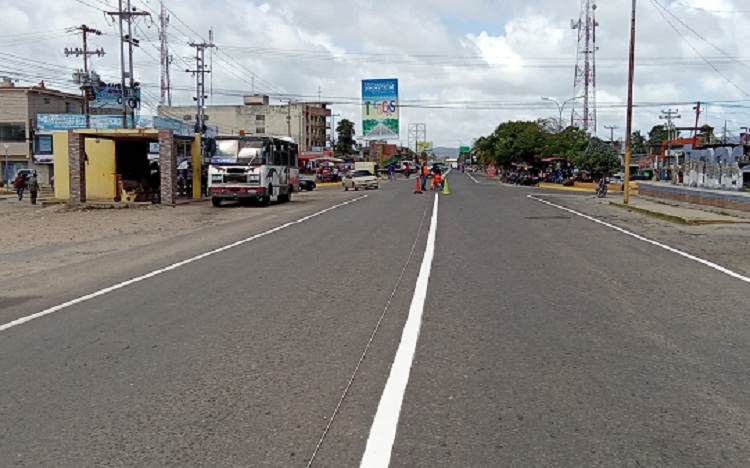 Gobernación demarca dos kilómetros de avenida en Tucacas