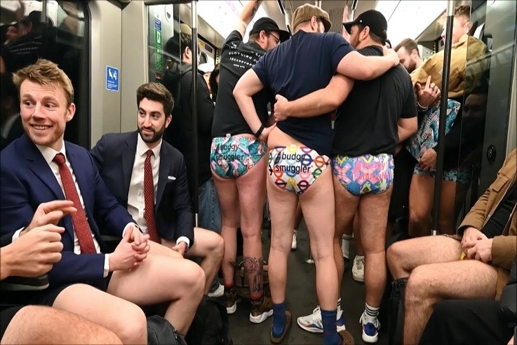 Insólito: Viajaron en metro de Londres sin pantalones (+Detalles)