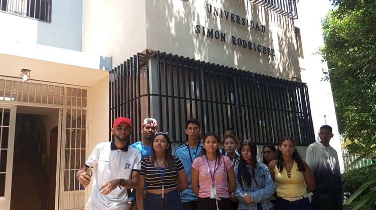 Estudiantes de la UNESR preocupados por el abandono de la infraestructura y los servicios