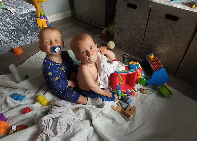 Bebés gemelos murieron con 6 semanas de diferencia por extraña condición genética