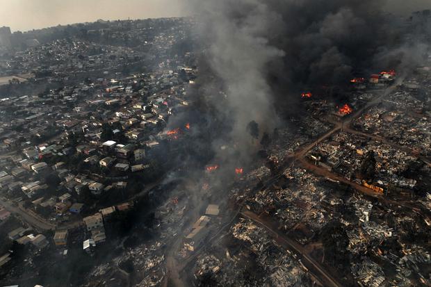 Contabilizan más de 130 muertos por los incendios forestales en Chile