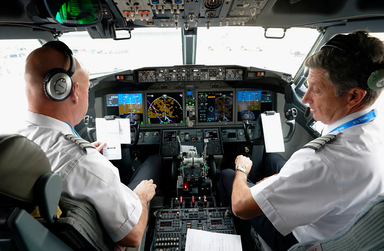 Piloto realiza un aterrizaje de emergencia tras escuchar gritos en la bodega