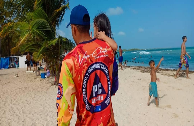 Protección Civil rescata a trujillanas que se bañaban en zona prohibida de una playa en Punta Brava
