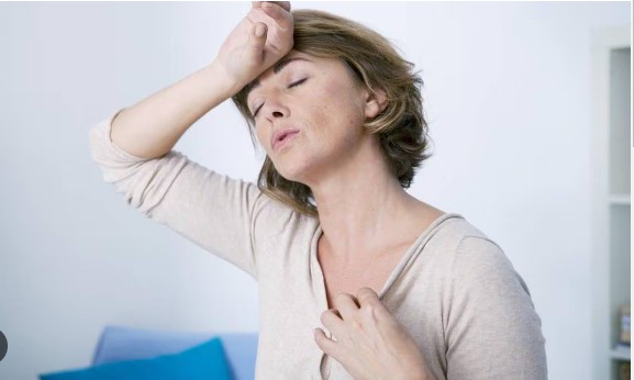 Estudio: Tener síntomas de menopausia temprana puede afectar al corazón
