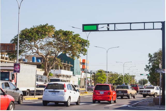 Gobierno de Falcón moderniza semáforos en Carirubana
